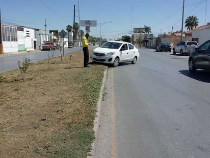 El percance vial ocurrió a las 12:00 horas del jueves en el citado bulevar, a la altura de la calle Lima del mencionado sector residencial. (EL SIGLO DE TORREÓN)