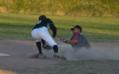 Apretados y emocionantes juegos, entregó la segunda jornada de la segunda vuelta en la temporada “Luis Carlos Santiesteban Hernández”, dentro de la Liga de Beisbol Súper Máster de La Laguna, donde participan exclusivamente peloteros mayores de 50 años de edad. (ARCHIVO) 
