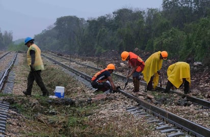 El presidente Andrés Manuel López Obrador informó que el Tramo 5 del Tren Maya -que va de Cancún a Tulum – será como los segundos pisos que hay en la Ciudad de México, con el objetivo de evitar afectaciones al turismo y para admirar el paisaje de la selva. (ARCHIVO)