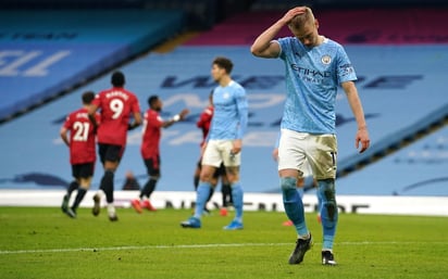 Terminó la tremenda racha de 21 victorias seguidas del Manchester City, tras caer 2-0 frente al United, su acérrimo rival. (EFE)