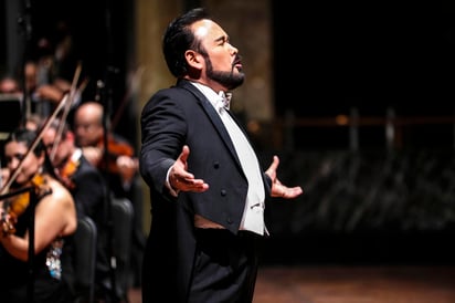 El tenor mexicano Javier Camarena llegará al Teatro Bolshói de Moscú por primera vez este martes con la gala 'Primavera. Amor. Ópera', organizada por el tenor español Plácido Domingo. (ARCHIVO) 