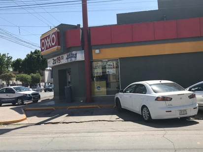 Los hechos se registraron el pasado domingo en el Oxxo ubicado sobre la avenida Allende y la calle Francisco I. Madero. (EL SIGLO DE TORREÓN)