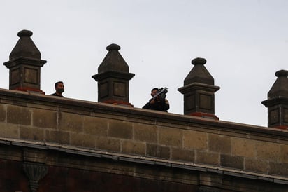 Jesús Ramírez Cuevas, vocero de Presidencia, explicó que el uso de 'inhibidores de drones' en las azoteas de Palacio Nacional es para evitar vuelos sobre el inmueble por tratarse de un espacio reservado por seguridad. (EL UNIVERSAL)