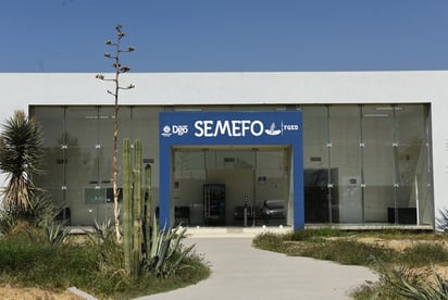 El cadáver fue trasladado a las instalaciones del Servicio Médico Forense (Semefo). (EL SIGLO DE TORREÓN)