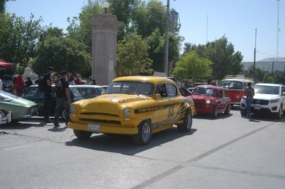 Auténticas 'Joyas sobre ruedas', participaron en esta rodada que tuvo como punto de partida y llegada, la Alameda Zaragoza. (ESPECIAL)