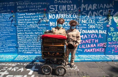 Muchas mujeres, con la necesidad de salir a trabajar, se vieron en las calles de la Ciudad de México, pese a la convocatoria.