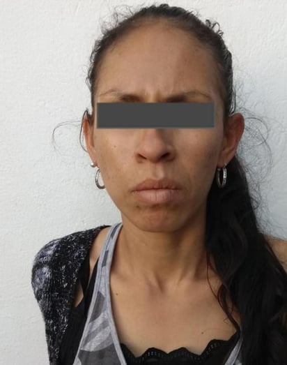 La femenina identificada como Martha “N” de 24 años de edad, es señalada por el delito de robo en cuantía menor con modalidad agravante por haberse cometido en comercio en horas de servicio.
(ESPECIAL)