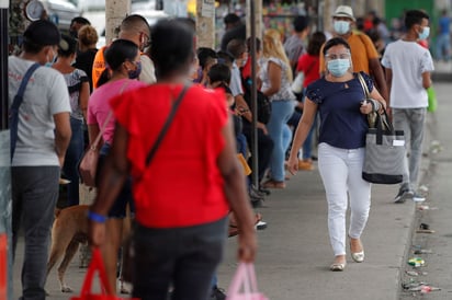 El estudio destaca como uno de los principales retos de las empresas el satisfacer a un consumidor más preocupado por tener una sensación de bienestar y seguridad de los productos. (EL SIGLO DE TORREÓN) 