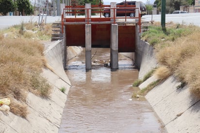 Activan operativo de vigilancia en los canales de riego que pasan por San Pedro, pues desde ayer el agua corre por la red hidráulica.