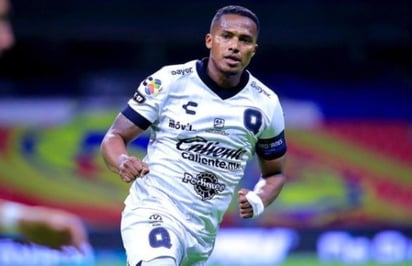 Para Antonio Valencia, capitán del Querétaro, la Liga MX es muy competitiva, pero el haber quitado el descenso es un error, porque los clubes se conforman. Pero lo bueno es que la considera como una Liga ofensiva, aunque los árbitros interrumpen mucho las acciones. (ESPECIAL)