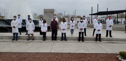 Con la finalidad de darles la bienvenida a Piedras Negras y entregarles el primer cheque como estímulo económico por trasladarse a esta ciudad fronteriza, autoridades del municipio de Piedras Negras y del Instituto Mexicano del Seguro Social (IMSS) se reunieron con un grupo de 20 doctoras y doctores; quienes fueron reclutados en el Draf de Médicos en la Ciudad de México. (EL SIGLO DE TORREÓN) 
