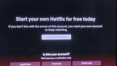 La plataforma de entretenimiento en 'streaming' Netflix confirmó los rumores aparecidos a lo largo de esta semana de que está probando un nuevo sistema para evitar que los clientes compartan contraseñas y usen el servicio sin residir junto al propietario de la cuenta. (ESPECIAL) 
