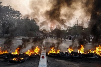 Al menos 14 manifestantes murieron este domingo en la ciudad de Rangún y la junta militar que controla el país desde el golpe del 1 de febrero declaró ley marcial en el municipio de Hlaing Tharyar. (EFE) 