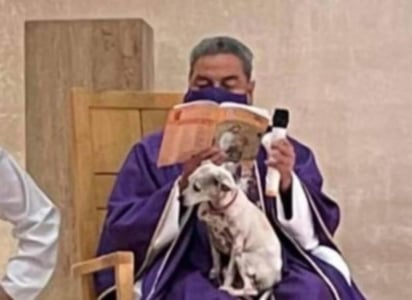 El pasado sábado se compartió la fotografía del padre Gerardo Zatarain que se volvió viral a nivel nacional, llegando a programas de grandes televisoras por su amor hacia su mascota. (Facebook) 