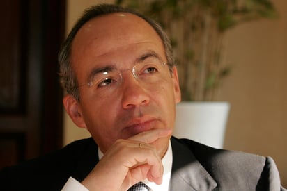 El expresidente, Felipe Calderón, calificó como autoritaria la conducta del gobierno del presidente Andrés Manuel López Obrador, luego de que el mandatario pidiera investigar al juez que frenó la entrada en vigor de su reforma a la Ley de la Industria Eléctrica. (ARCHIVO)