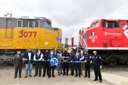 Las aduanas de Eagle Pass y Piedras Negras, inauguraron el programa de despacho conjunto ferroviario, lo que significa que las inspecciones de las mercancías que son transportadas en tren de México hacia Estados Unidos y viceversa; serán más rápidas y disminuirá los tiempos de cruce.  (EL SIGLO DE TORREÓN) 