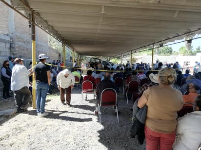 Aunque el pago nuevamente generó aglomeraciones al interior de las instalaciones de Bienestar, los adultos se sienten mejor atendidos. (EL SIGLO DE TORREÓN)