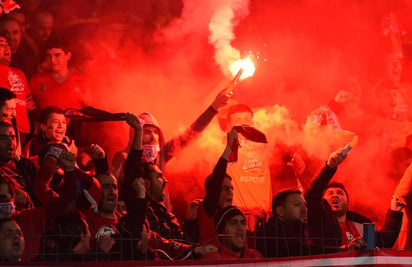 Las doce ciudades que acogerán la Eurocopa de fútbol este verano tendrán que garantizar que pueda haber público en las gradas y, de no poder cumplir ese requisito, se podrá estudiar el cambio o la reducción del número de sedes. (ARCHIVO)