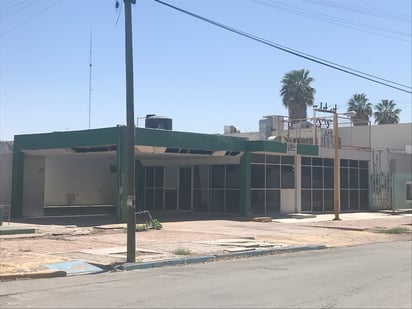 Los policías municipales arrestaron al hombre cuando salía del antiguo Hospital General de la ciudad de Torreón. (EL SIGLO DE TORREÓN)