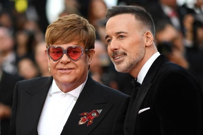 Luego de que la máxima institución del catolicismo, la iglesia del Vaticano, se negara a bendecir uniones homosexuales por considerarlas un pecado divino, el famoso cantante británico Elton John no se quedó callado y envió un mensaje contundente a la organización religiosa.  (ESPECIAL) 