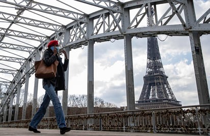 Hasta ahora había un toque de queda en toda Francia de seis de la tarde a seis de la mañana, que en regiones como la de Niza y Dunkerque, en el sur y en el norte, se completaba con un confinamiento durante el fin de semana.
(ARCHIVO)