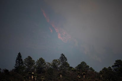 El alcalde Manolo Jiménez resaltó que debido a que la Comisión Nacional Forestal (Conafor) en la entidad, no cuenta con recursos, se ha hecho difícil el combate a los incendios, situación que ha afectado también el que se encuentra actualmente activo en el municipio de Arteaga. (ARCHIVO)