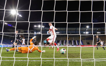 Marcel Sabitzer marcó el único tanto del partido, con el que Leipzig se impuso como visitante al Arminia Bielefeld. (AP)
