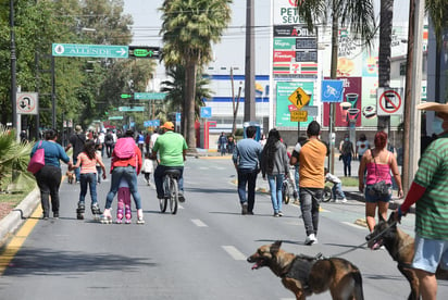 A partir de las 10:30 de la mañana fue cuando se comenzó a registrar buena afluencia de personas en el Paseo Colón luego de un año de estar suspendido. (JESÚS GALINDO)