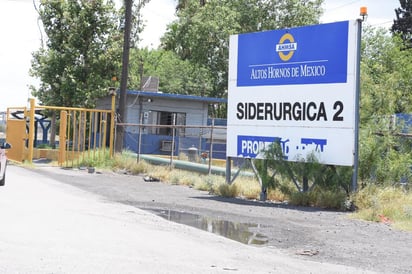 Los hechos ocurrieron el pasado fin de semana en la Siderúrgica Dos de AHMSA, a donde los delincuentes ingresaron derribando una cerca por el lado poniente de la industria metalúrgica con un camión de carga que metieron para cargar el material y huyeron de manera inmediata.