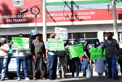 Los cetemistas acudieron a la Junta Local de Conciliación y Arbitraje para exponer una serie de acusaciones contra CATEM. (JESÚS GALINDO)