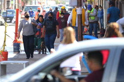 Autoridades de salud exhortan a los ciudadanos a respetar las medidas de higiene y prevención para evitar otra ola de contagios. (EL SIGLO DE TORREÓN) 