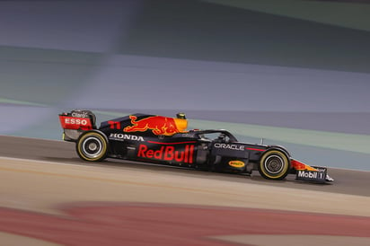 En la vuelta de calentamiento, el bólido del tricolor se detuvo, la máquina se apagó y se quedó parado sobre la pista del Gran Premio de Bahrein. (EFE)