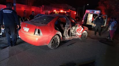 El vehículo siniestrado es un Volkswagen Jetta, color rojo, modelo 2000, el cual era tripulado por un masculino de 21 años de edad.
(EL SIGLO DE TORREÓN)