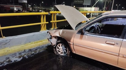 El automóvil siniestrado es un Ford Escort, color arena, modelo 1995. (EL SIGLO DE TORREÓN)