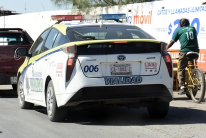 El operativo 'carrusel' se implementará en el Periférico para reducir la velocidad de los automovilistas que circulen por aquí, además de que habrá vigilancia en las carreteras Torreón-San Pedro y Torreón-Matamoros, en el sentido de que evitar accidentes por exceder el límite. (ARCHIVO)