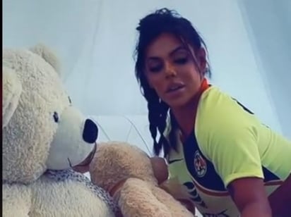 La guapa modelo brasileña, Suzy Cortez sorprendió a sus más de 98 mil seguidores en TikTok con un par de sensuales videos luciendo la camiseta del Club América y ropa interior amarilla. (Especial) 