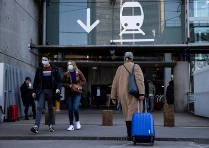 Francia empezará a vender autotest rápidos de COVID-19 en las farmacias el próximo 12 de abril, indicó este viernes el ministro francés de Sanidad, Olivier Véran, quien precisó que no estarán disponibles en grandes superficies porque debe facilitarlos un profesional sanitario. (ARCHIVO) 