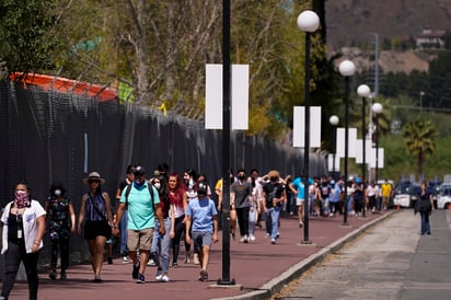 California permitirá la realización de conciertos, obras de teatro y otras reuniones privadas en interiores a partir del 15 de abril conforme la tasa de casos positivos de coronavirus en el estado se acerca a un mínimo récord, anunciaron funcionarios el viernes. (AP)
