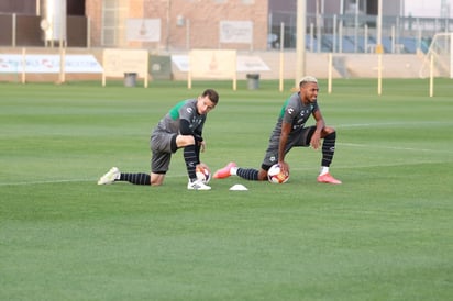 El volante ecuatoriano Ayrton Preciado, pudiera reaparecer el domingo por la tarde con el primer equipo de los albiverdes. (CORTESÍA SANTOS LAGUNA)