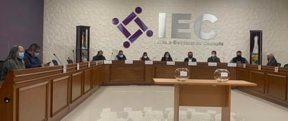 María Georgina Aguirre, presidenta del comité municipal del Instituto Electoral de Coahuila (IEC) en Torreón, explicó que se recibió la documentación correspondiente a cada uno de los partidos políticos que presentaron sus planillas, además de un aspirante independiente.
 (TWITTER)