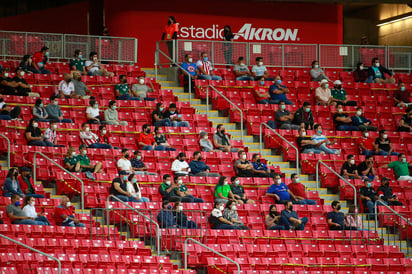  Hasta el momento no existe riesgo alguno en que el partido de la fecha 13 entre el Guadalajara y Santos se cancele, ya que si bien el cierto el incendio en el Bosque de La Primavera todavía no se controla, esa zona no tiene riesgo alguno y todo se mantiene como originalmente está en el calendario. (JAM MEDIA)
