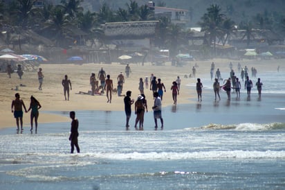 Las autoridades evaluarán al término de la Semana Santa si existió un repunte de contagios tras el periodo vacacional. (ARCHIVO)