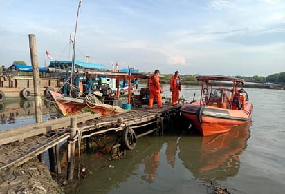 Diecisiete personas estaban desaparecidas tras una colisión entre un pesquero y un carguero cerca de la isla indonesia de Java, según dijeron las autoridades el domingo. (Especial) 