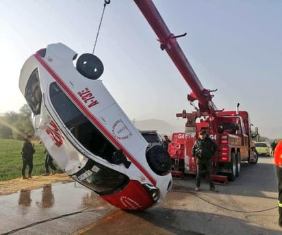 Mueren tres hombres al sufrir accidente, el taxi en el que se desplazaba termino dentro del canal de riego del ejido 21 de Marzo del municipio de Lerdo. (EL SIGLO DE TORREÓN)
