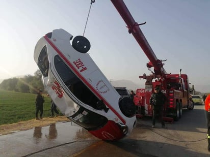 La mañana del domingo cayó un taxi a un canal de riego de Lerdo; murieron tres hombres. (EL SIGLO DE TORREÓN)