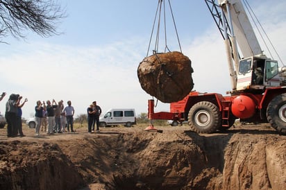 Campo del Cielo no solo es un nombre poético, sino la descripción precisa de una vasta región del norte argentino sobre la que 4,000 años atrás impactó una lluvia de meteoritos provenientes del estallido en la atmósfera de un asteroide de más de 800 toneladas, cuyos fragmentos aún siguen recuperándose. (ARCHIVO) 