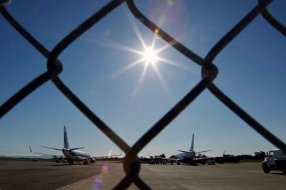 Una de las terminales del aeropuerto internacional de Oakland (California, EUA) fue evacuada este martes por la presencia de un hombre armado con un cuchillo que amenazó con quitarse la vida. (ARCHIVO) 
