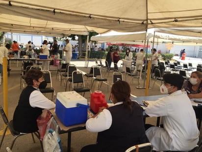 La única indicación que se les da, es que en el punto de vacunación al que acudan a recibir su primera dosis deberán acudir para su segunda.
(EL SIGLO DE TORREÓN)