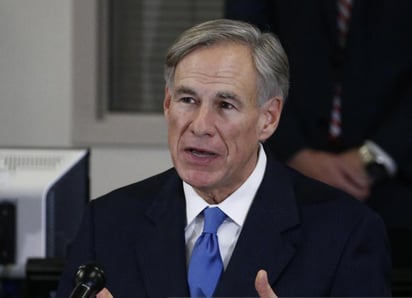 El gobernador de Texas, Greg Abbott, emitió el martes una orden ejecutiva que prohíbe que el gobierno estatal y algunas instituciones privadas requieran “pasaportes de vacunación” contra COVID-19 para tener acceso a sus servicios.
(ARCHIVO)