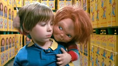 Alex Vincent y Christine Elise McCarthy volverán a sus papeles como “Andy” y su hermanastra “Kyle” en la nueva serie derivada que preparan de “Chucky”, el muñeco que fue poseído por el alma del asesino serial 'Charles Lee Ray'.  (ESPECIAL) 